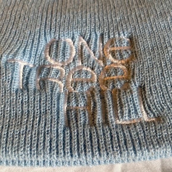 🦄 one Tree Hill Light Blue Beanie - Picture 6 of 12